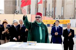 Image du Maroc Professionnelle de  Sa Majesté le Roi Mohammed VI lance à Salé les travaux de construction d'un complexe d’animation artistique et culturelle, ainsi la construction d'un Centre de Formation dans les métiers de la maintenance et des énergies renouvelables, le 17 Mai 2018 (Photo/ SPPR) via Jalilbounhar.com 